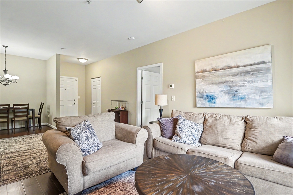 תמונה של הנכס: 19 Hampshire Road #205, Methuen