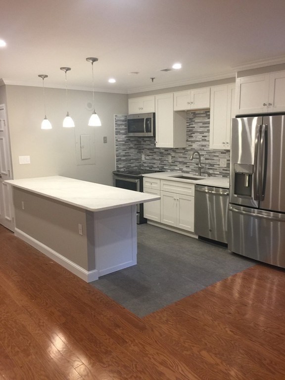 תמונה של הנכס: 16 Harcourt St #1F, Boston