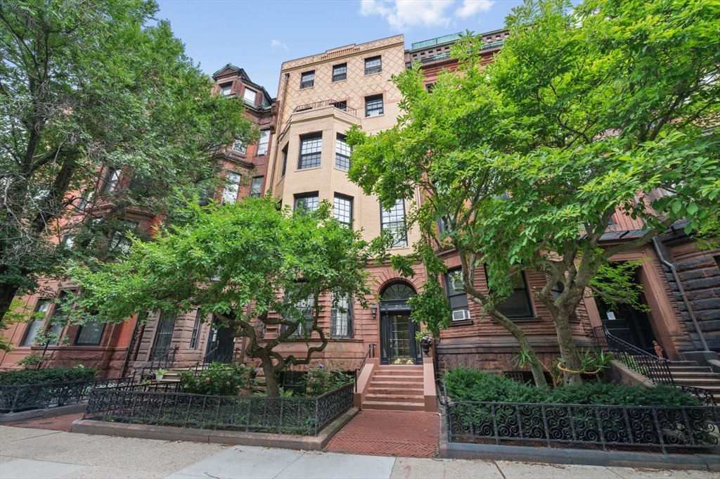 תמונה של הנכס: 233 Commonwealth Avenue #7, Boston