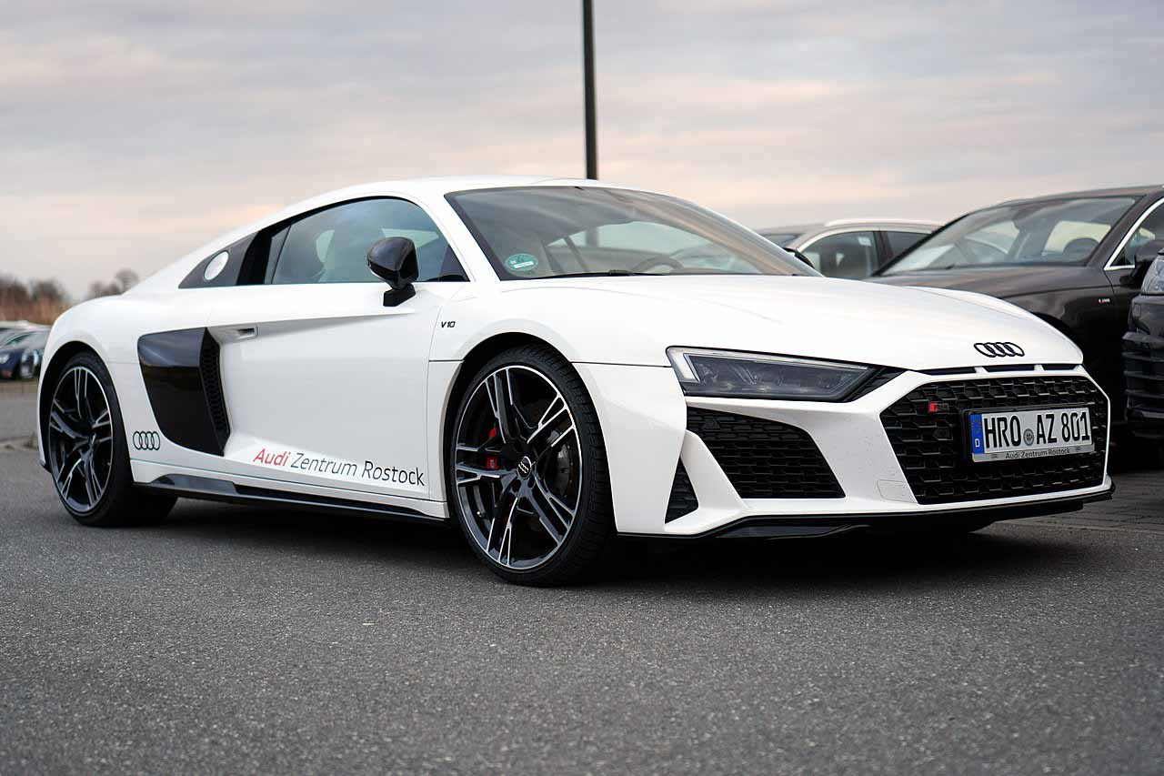 audi r8 coupe v10 price in pakistan