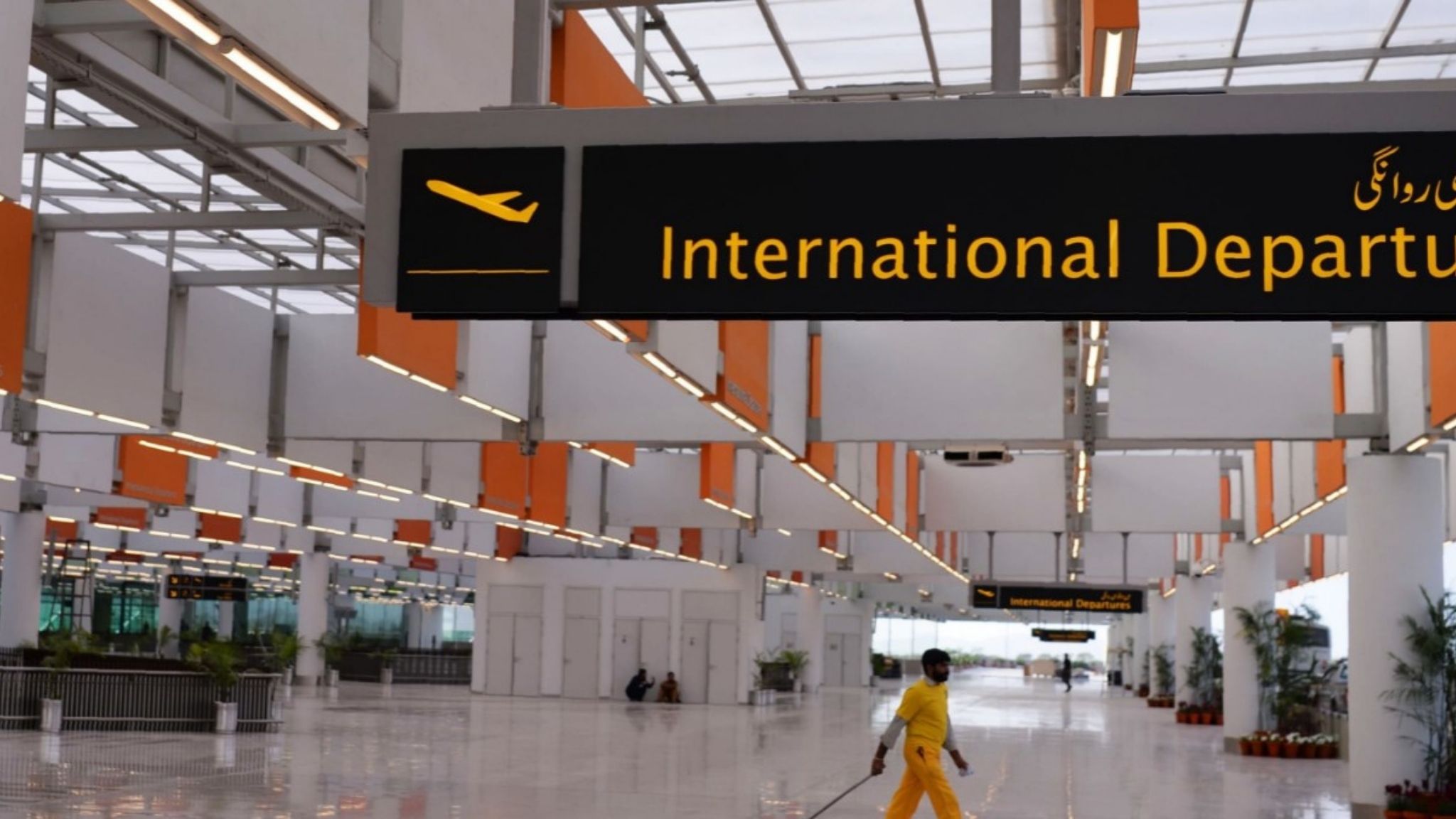 at-islamabads-airport-customs-foiled-a-smuggling-attempt-involving-electronic-goods