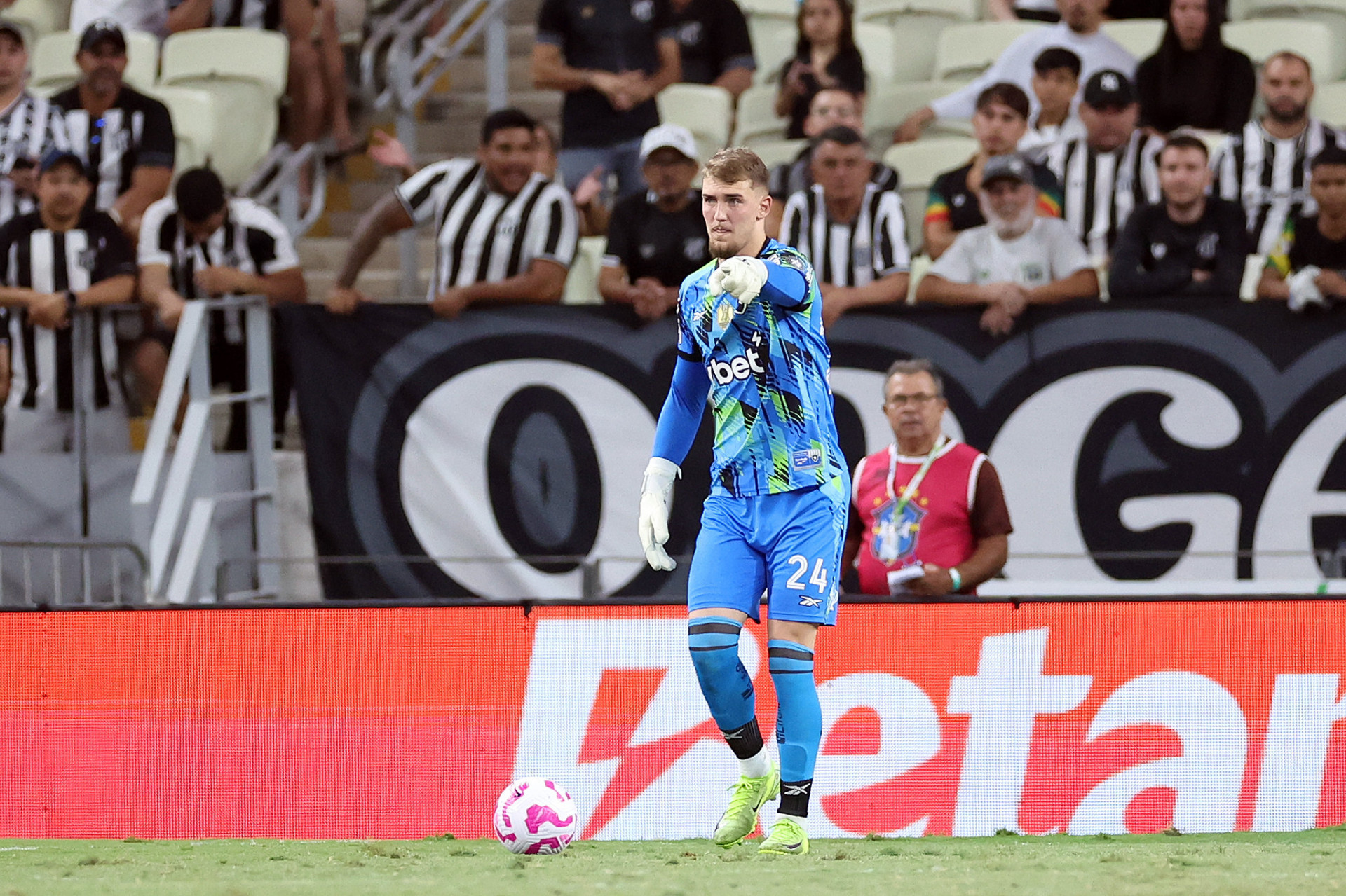 Dupla e auxiliar motivaram o Botafogo antes de vitória: 'Momento de virar a chave'