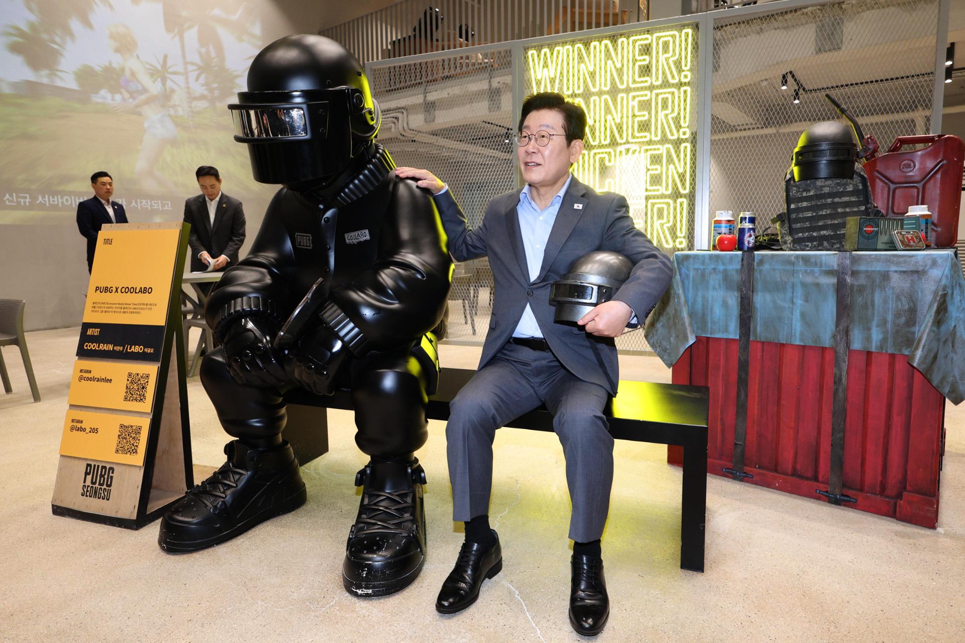 At gaming industry event, Lee calls medium 'defining force' for Korea's future