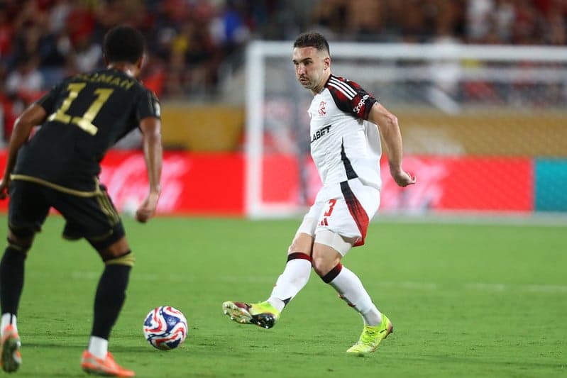 Diante da boa fase, Flamengo vê crescer o interesse em Léo Ortiz