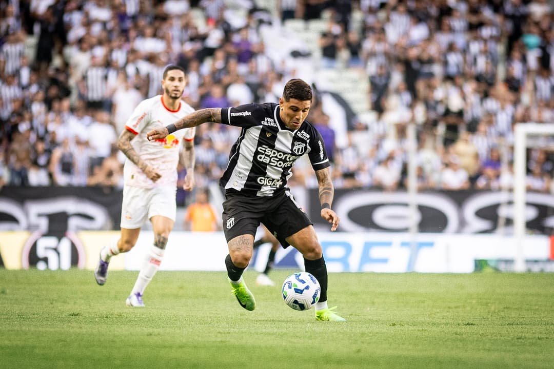 Ceará supera RB Bragantino e volta a vencer em casa no Brasileirão