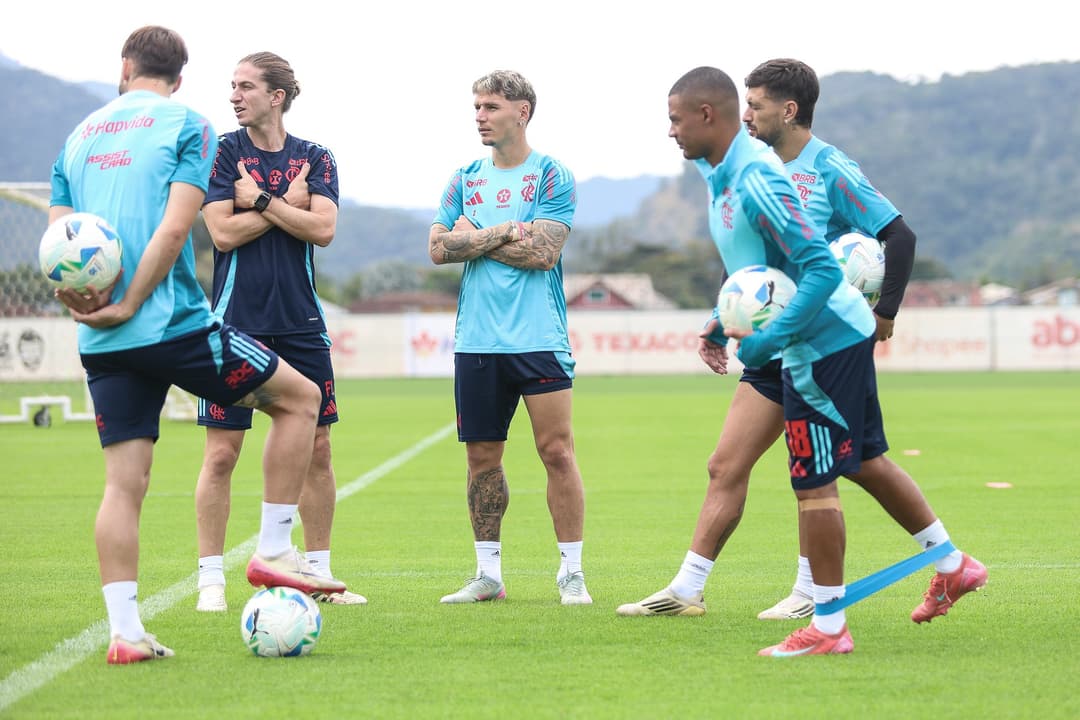 Flamengo tem retornos de Danilo e De la Cruz para enfrentar o Internacional