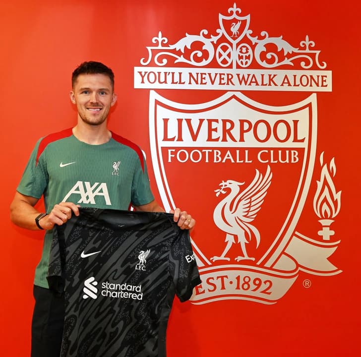 Ameaça para Alisson? Liverpool anuncia contratação de goleiro