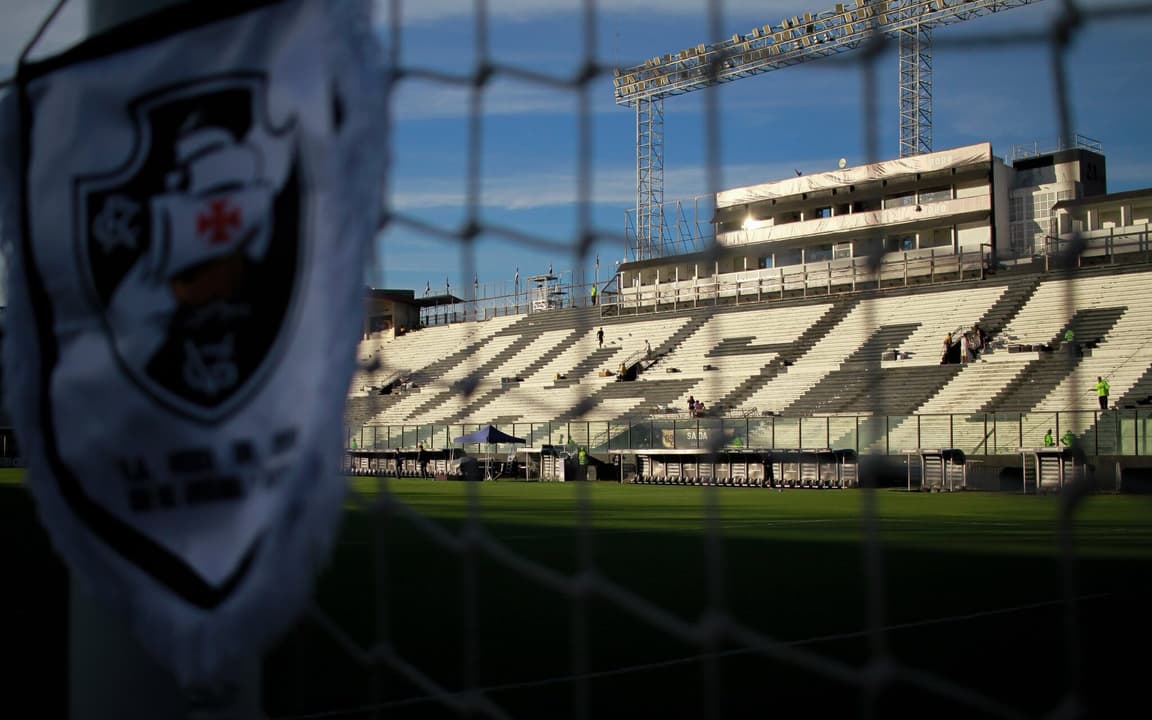 Prioridade no mercado, Vasco gastou mais de R$ 120 milhões em atacantes de lado do campo na 'Era SAF'