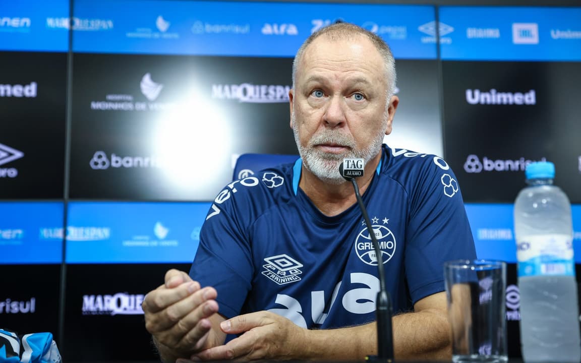 Mano Menezes abre o jogo e define o futuro de Carballo no Grêmio