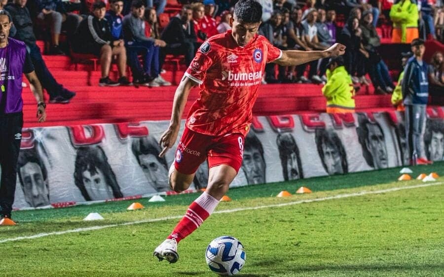 Internacional conversa com volante uruguaio; Mercado da Bola