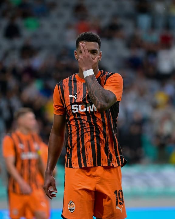 Ex-Fluminense brilha e comemora gol pela Europa League: 'Obra de arte'