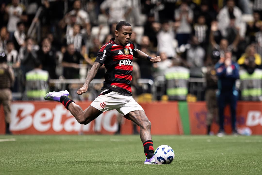 Jornalistas debatem atitude de Wallace Yan no Flamengo: 'É indiscutível'