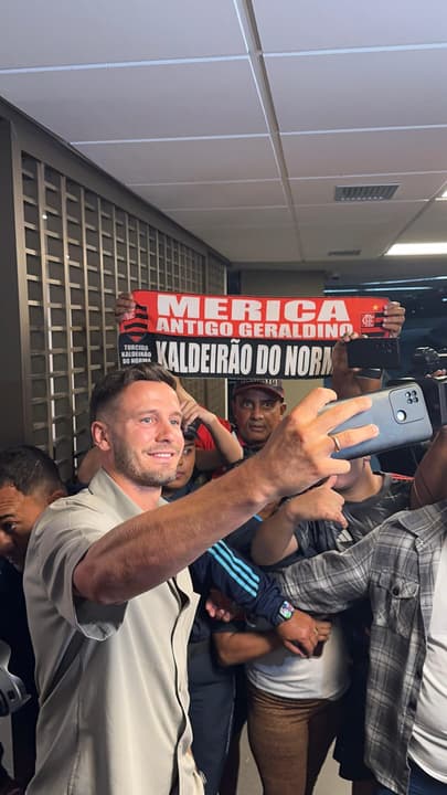 Saúl Ñíguez chega ao Rio de Janeiro para reforçar o Flamengo