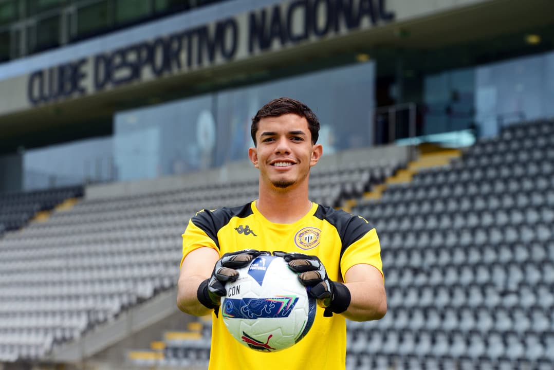 Fluminense acerta venda de goleiro para o Nacional, de Portugal