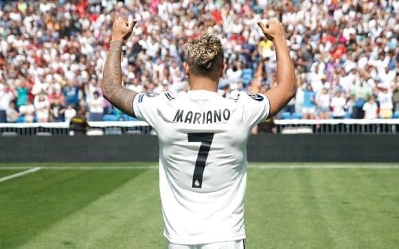 Substituto de Cristiano Ronaldo no Real vive dilema na carreira