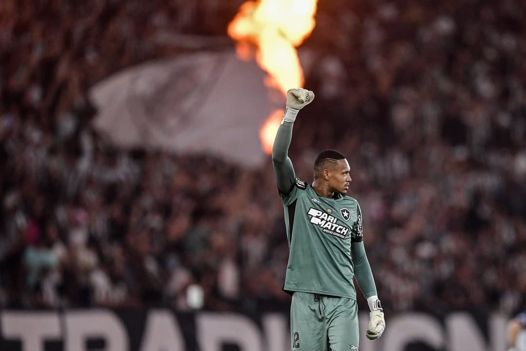 Botafogo: jornal faz análise 'encantadora' de John, alvo do United