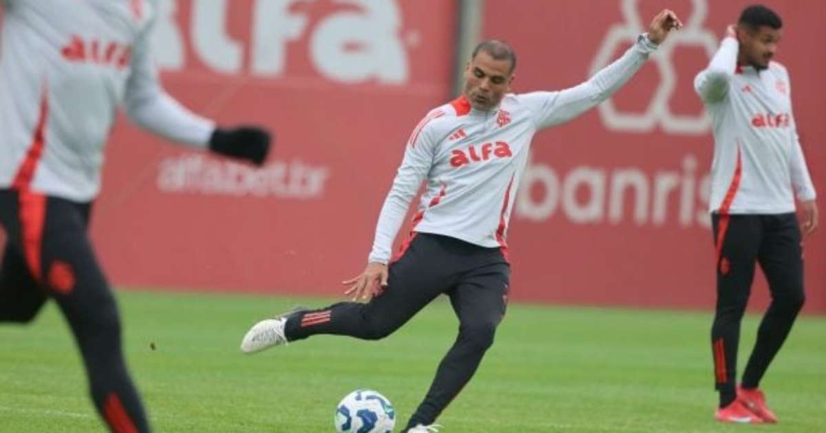 Roger exalta volta de Mercado como se fosse uma contratação no Inter
