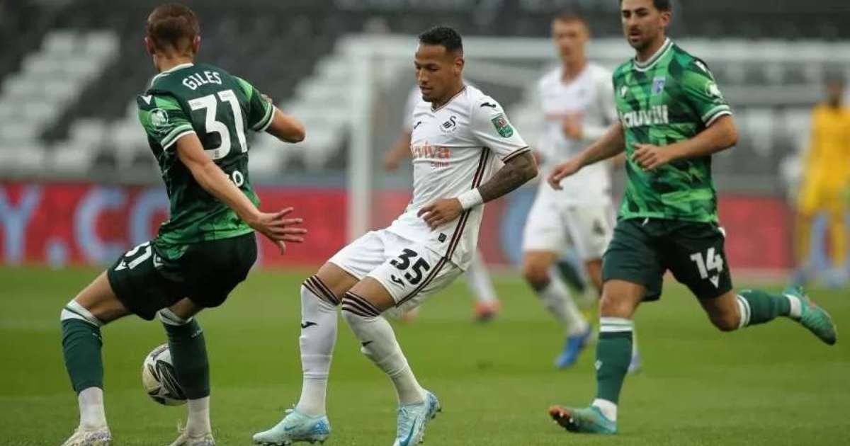 Corinthians e Santos disputam a contratação de atacante