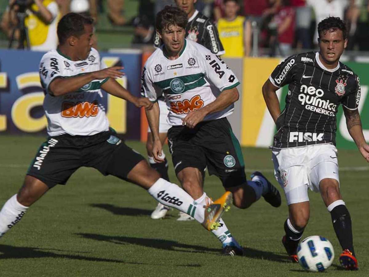 Corinthians busca manter invencibilidade contra Coritiba no Couto Pereira
