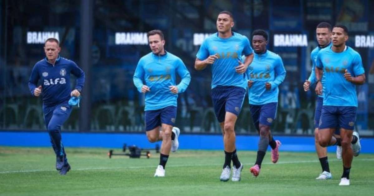 Com titulares poupados, Grêmio inicia preparação para encarar o Corinthians