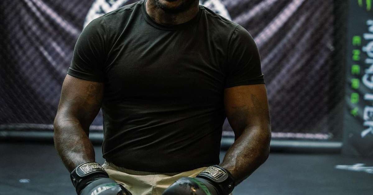UFC Baku: Rountree Jr dá 'aula' em vitória sobre Jamahal Hill