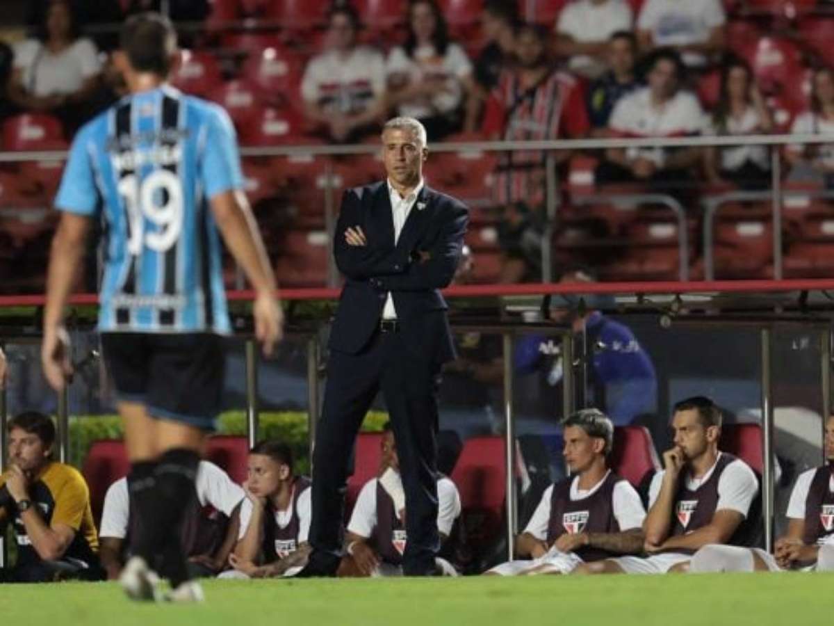 São Paulo fora do Z4, mas em crise após início com Crespo