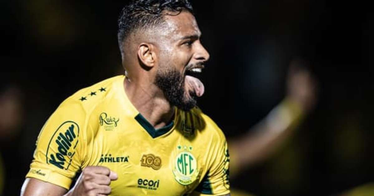 Reinaldo está suspenso diante do Botafogo