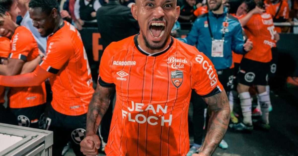 Lateral brasileiro aproveitou ‘chance de ouro’ na Grécia e viveu disputa por camisa de Neymar na França