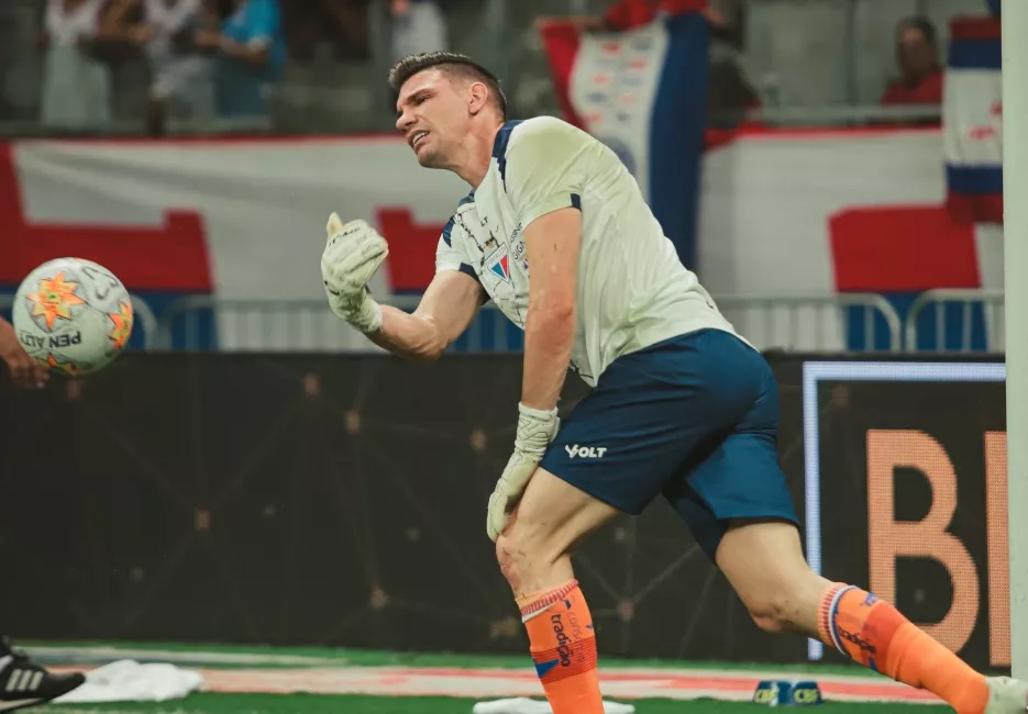 Goleiro do Fortaleza assume falha em eliminação, mas pede ‘cabeça erguida’
