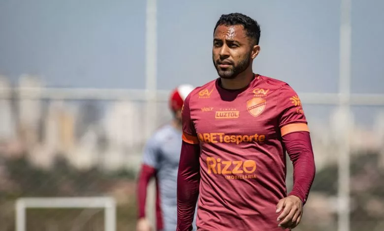 Atacante rescinde com o Vila Nova e fica perto do Guarani