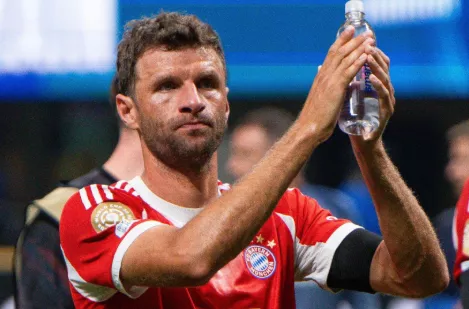 Thomas Müller se despede triste do Bayern de Munique após 25 anos