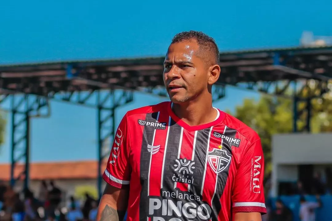 Comercial negocia contratação do atacante Walter