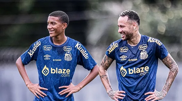 Robson Júnior, filho de Robinho, é inscrito pelo Santos no Brasileirão