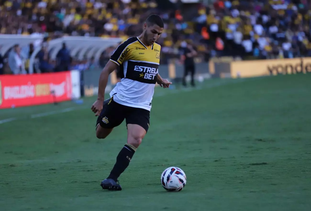 Criciúma: Marcinho é expulso e abre vaga na lateral-direita