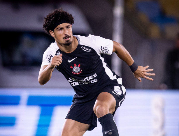 André Ramalho brinca ao analisar gol do Corinthians contra o Fluminense