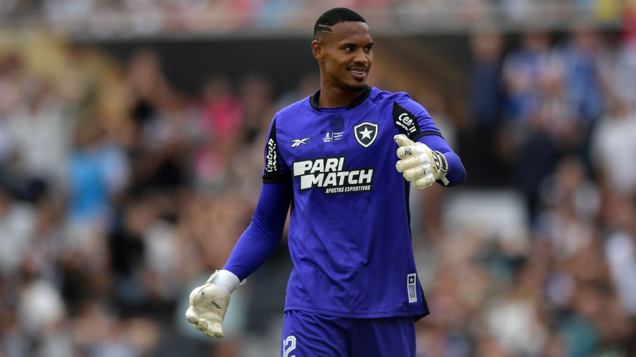 Botafogo aceita proposta do West Ham por John, que não é nem relacionado para duelo na Copa do Brasil