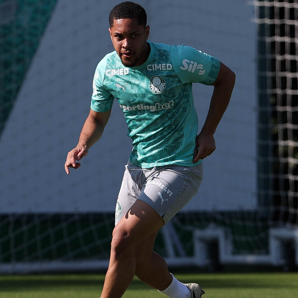 Vitor Roque: previsão de retorno ao Palmeiras em agosto