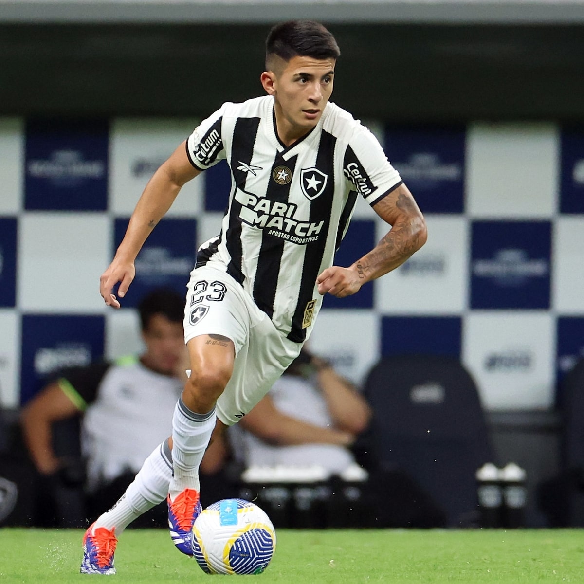 Thiago Almada fecha com clube argentino; Flamengo mira Luiz Henrique