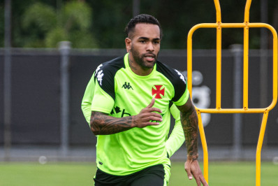 Alex Teixeira é mais um reforço do meio de 2024 a deixar o Vasco