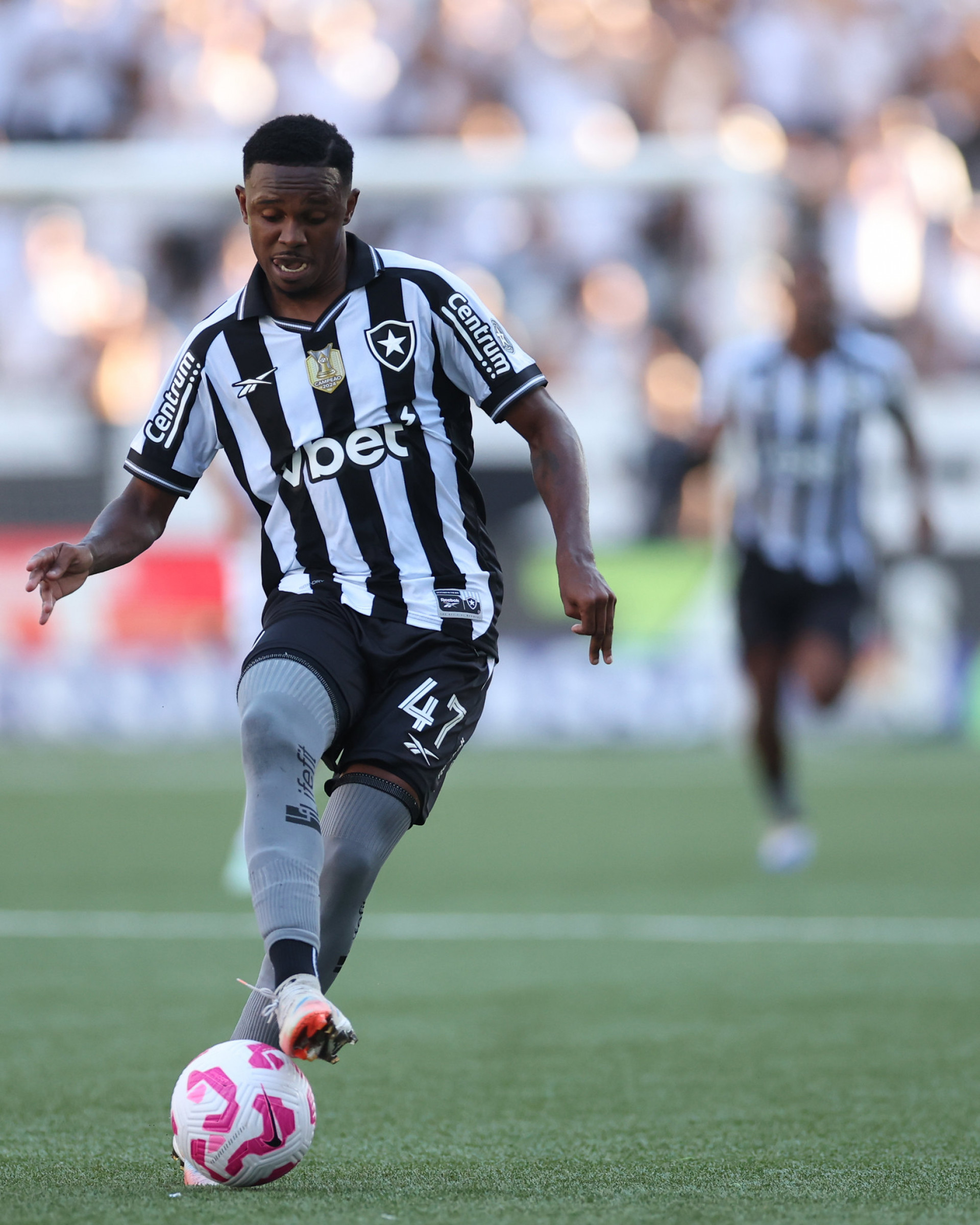 Jeffinho encerra mês com quatro participações diretas em gols pelo Botafogo