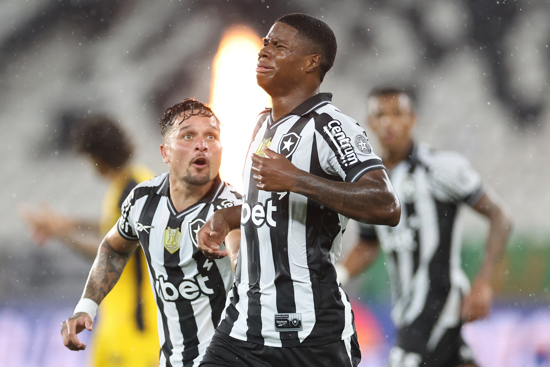 Kadir celebra gols pelo Botafogo e revela inspiração em Igor Jesus: 'Aprendi com ele'