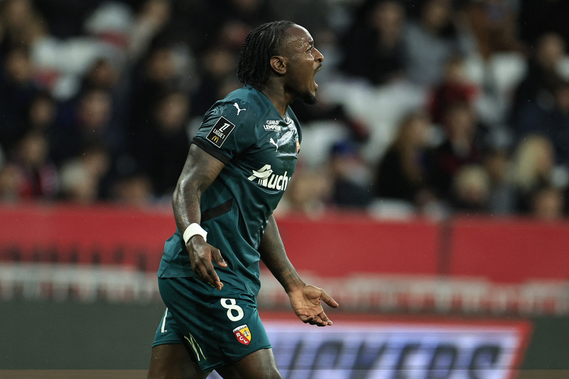 Flamengo está interessado em atacante angolano, diz jornalista
