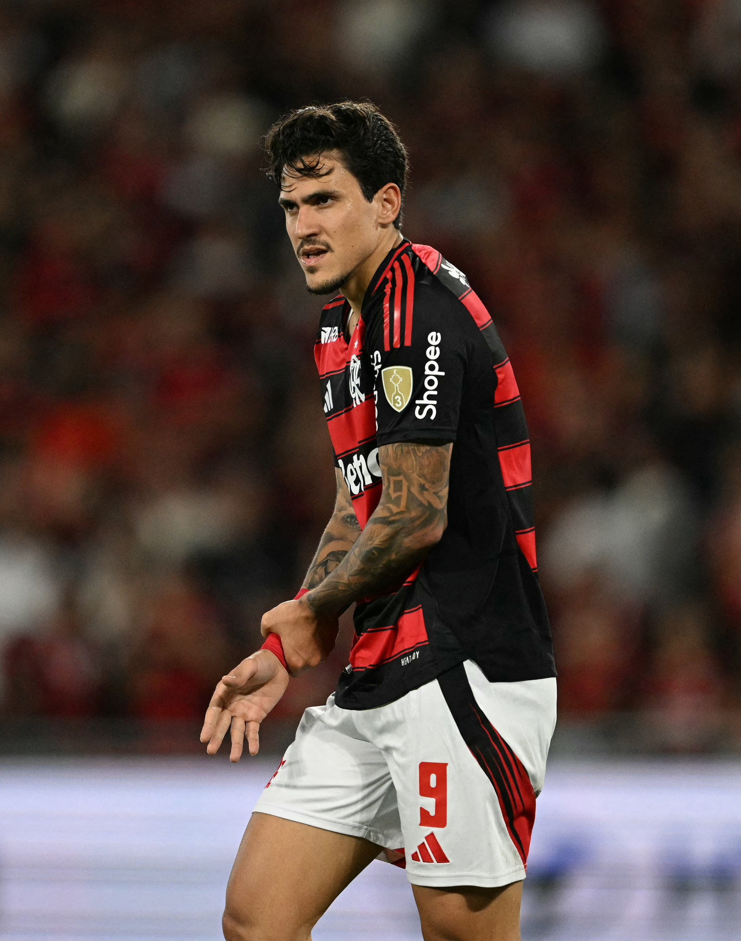 Pedro ficará com braço imobilizado mais tempo e deve voltar na reta final do Brasileiro