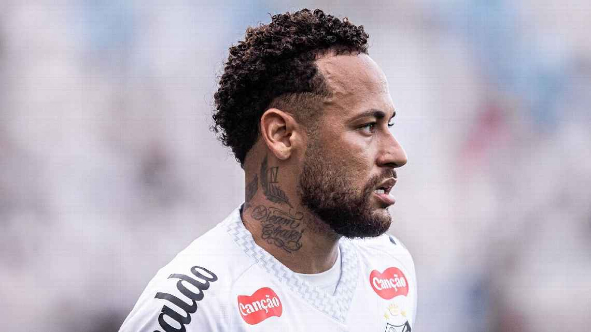 Neymar apresenta melhora e avança em processo de recuperação de lesão no Santos