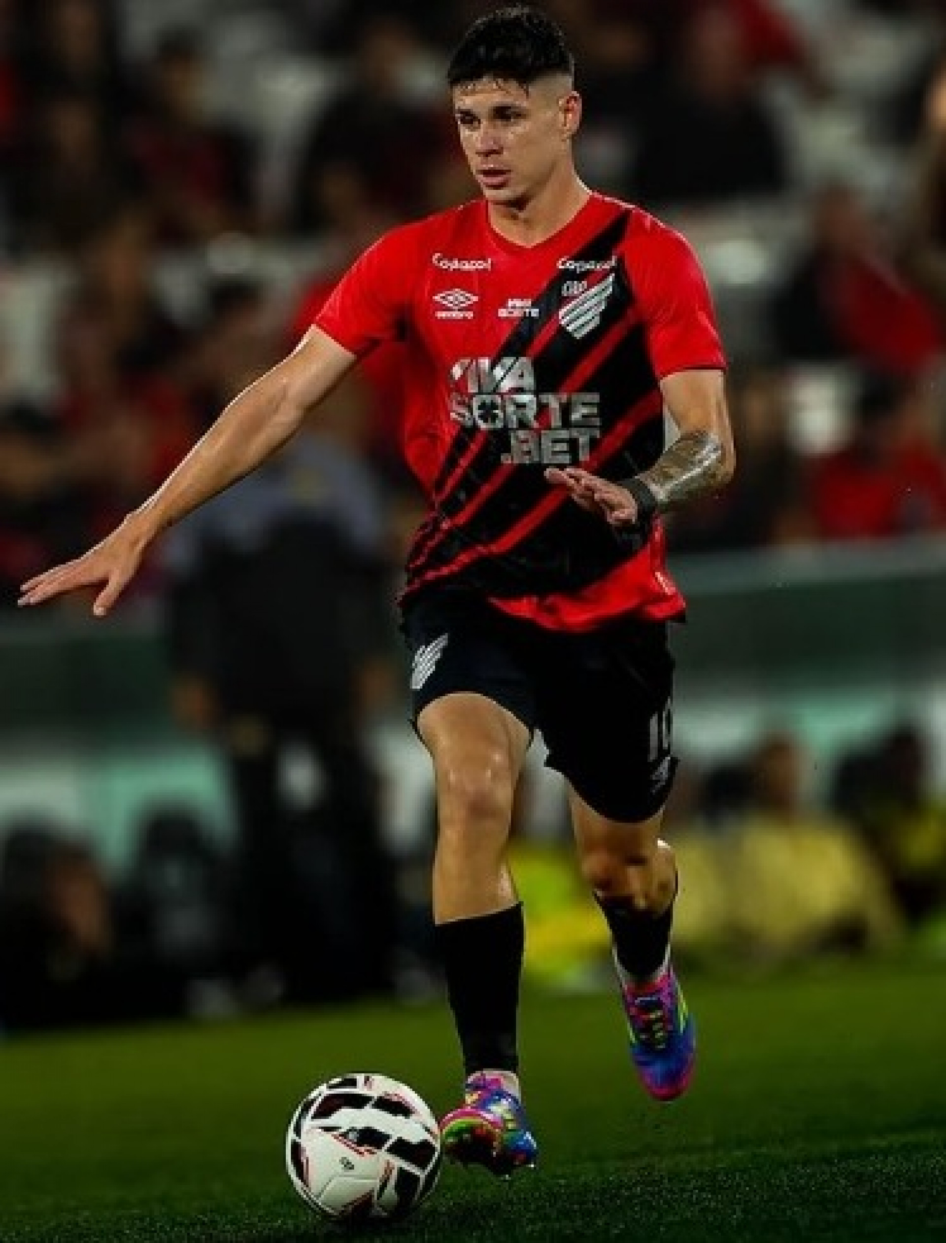 Fluminense avalia proposta por meia argentino de clube da Série B