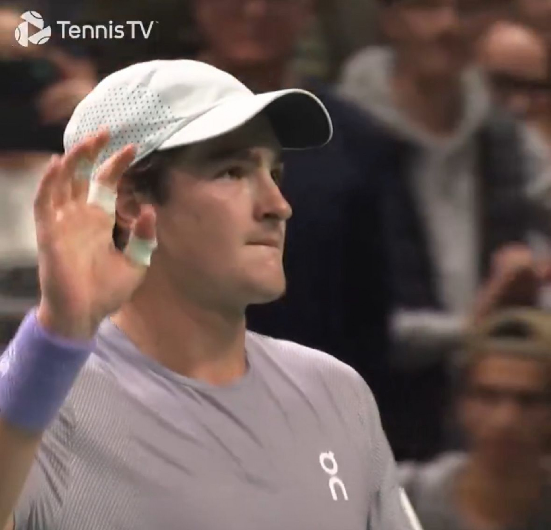 João Fonseca vence Shapovalov de virada na estreia no Masters 1000 de Paris