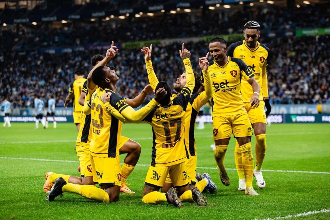 Sport bate Grêmio e vence a primeira no Brasileirão após 18 jogos