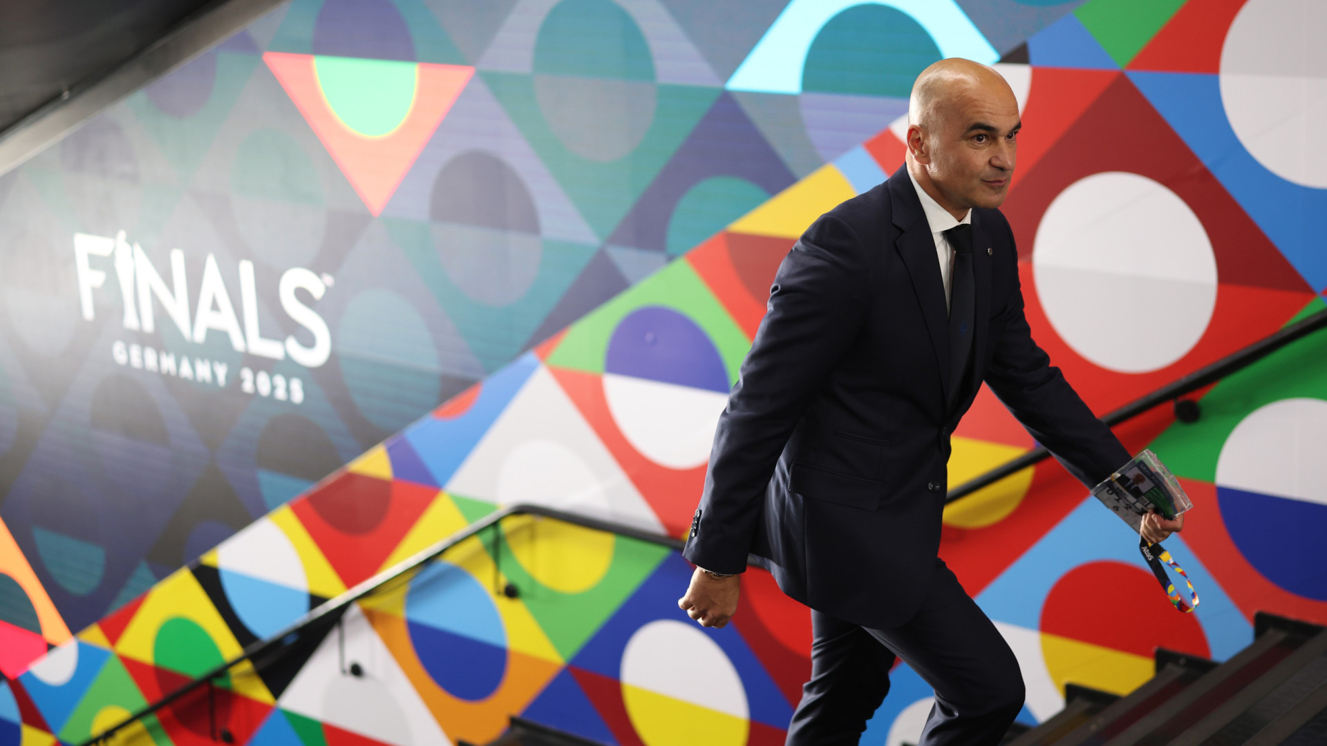 João Neves a lateral e Vitinha no banco. A explicação de Roberto Martínez