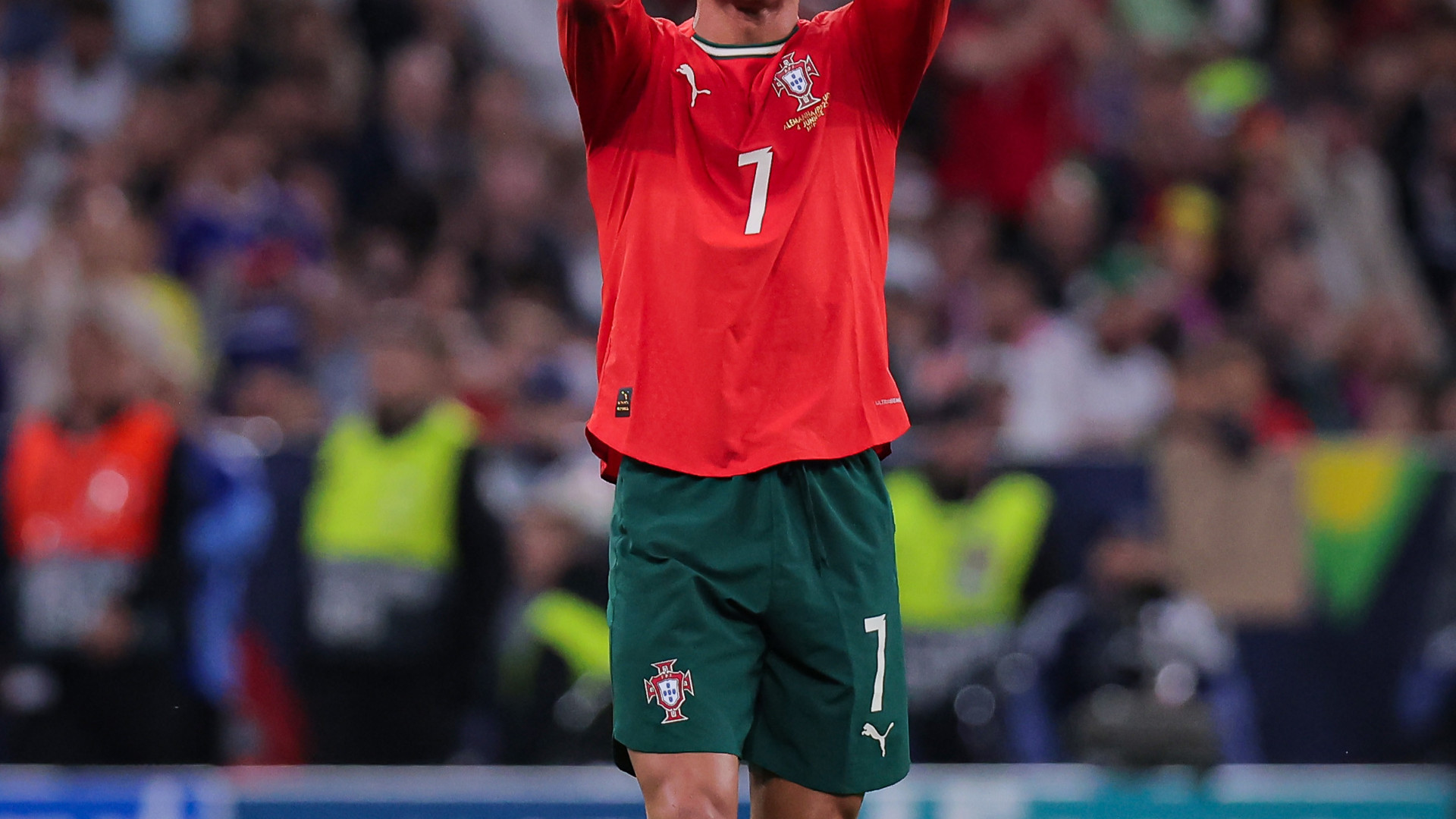 Cristiano Ronaldo e Lamine Yamal num duelo de gerações em Munique