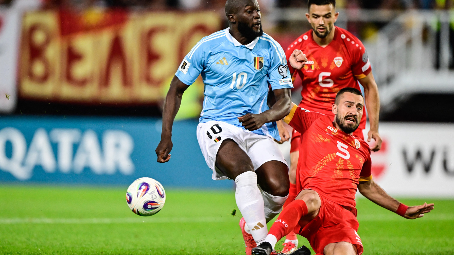 Com Debast em campo, Bélgica desliza no arranque do caminho para Mundial